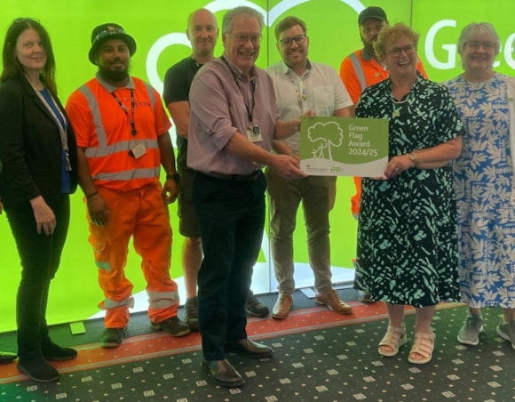 Left to right back row: Cllr Jenny Kent, Executive member for Environment and Climate Change; Ally Sharifu, General Operative, City of York Council; Iain Dunn, Environment &amp; Community Officer, City of York Council; Joe Murphy, Community Payback placem