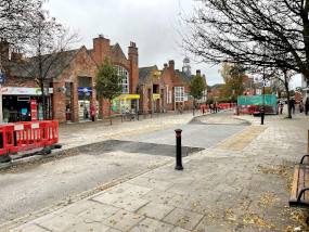 Photo showing the central wide level pedestrian crossing