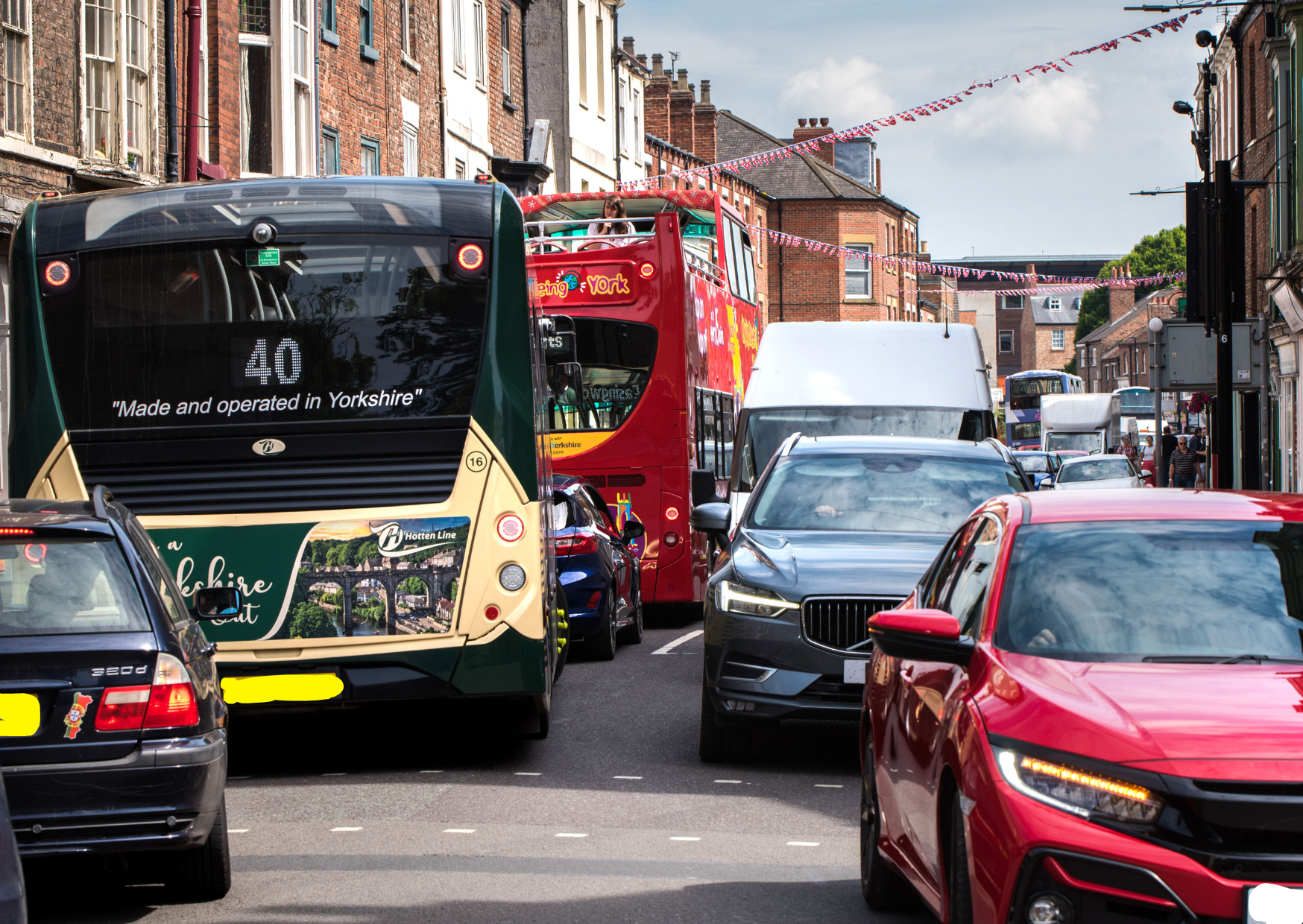 An image of traffic on Gillygate