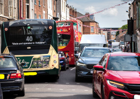 An image of traffic on Gillygate